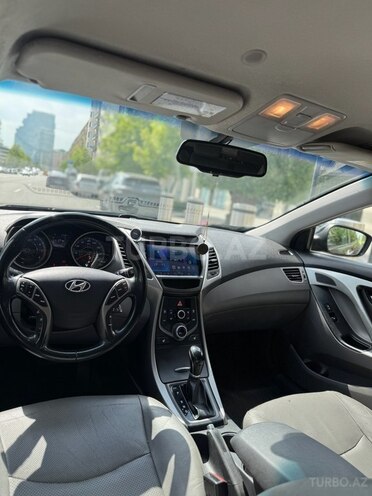 Hyundai Elantra-6