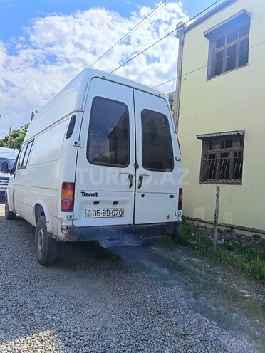 Ford Transit-3