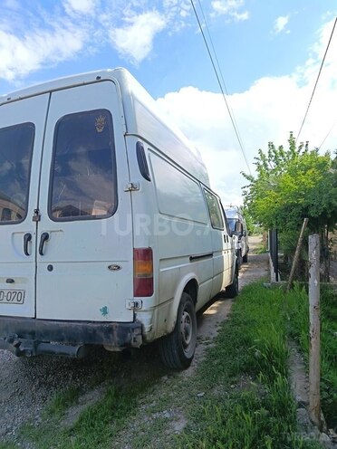 Ford Transit-5