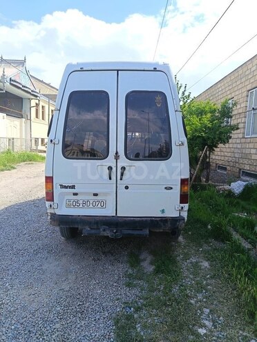 Ford Transit-4