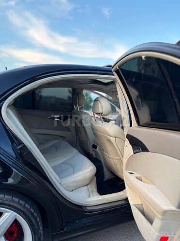 Mercedes E 200-11