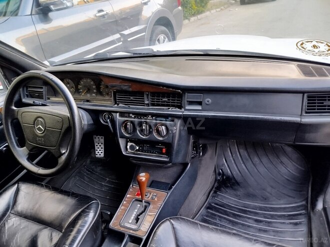 Mercedes 190-9