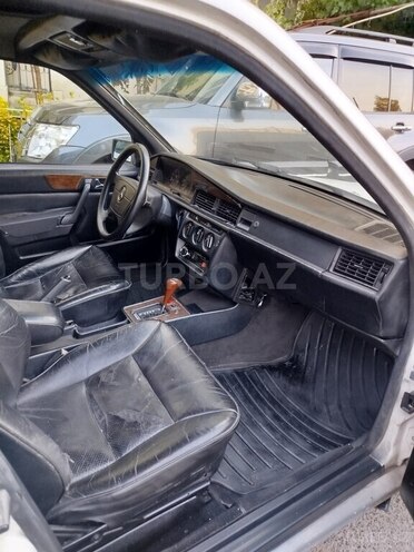 Mercedes 190-10