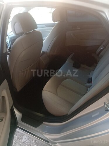Hyundai Sonata-12