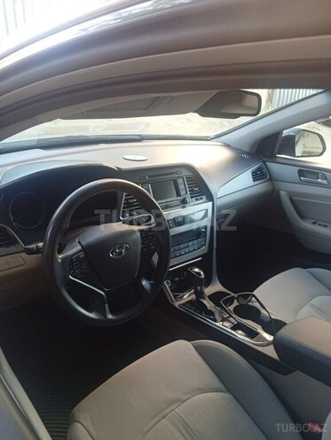 Hyundai Sonata-11