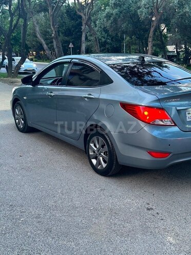 Hyundai Accent-3
