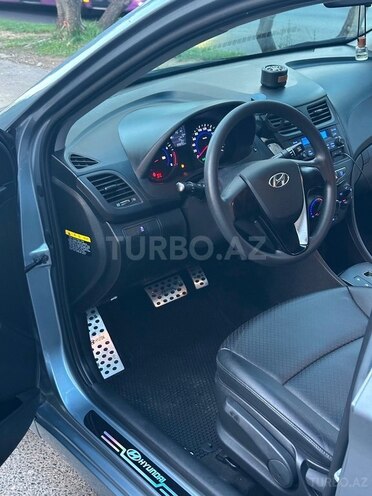 Hyundai Accent-5