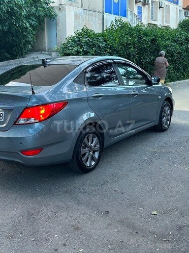 Hyundai Accent-4