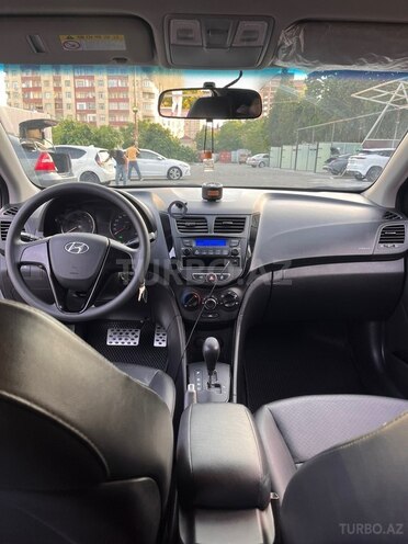 Hyundai Accent-11