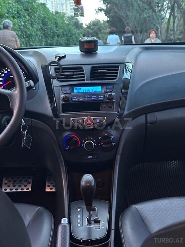Hyundai Accent-9