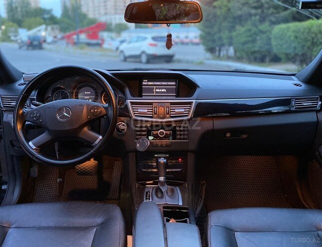 Mercedes E 220-12