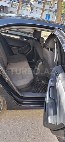 Volkswagen Jetta-5