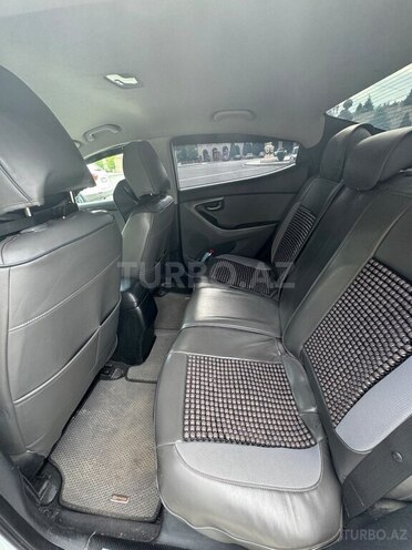 Hyundai Elantra-4