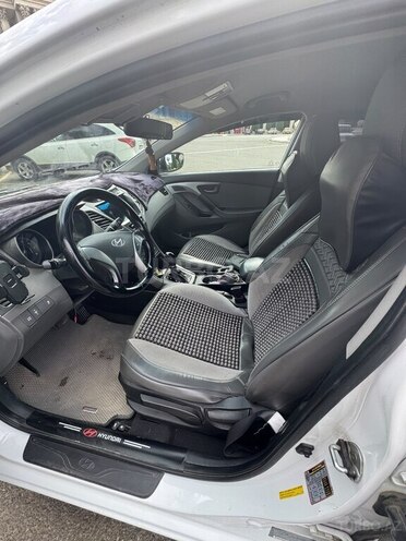 Hyundai Elantra-6