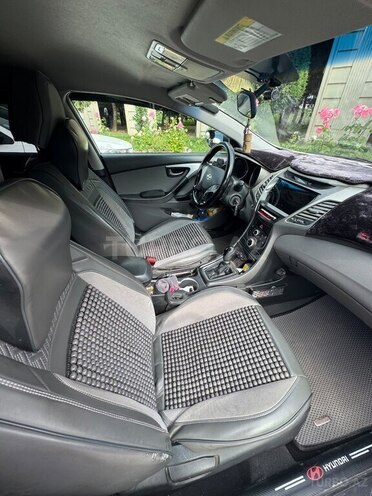 Hyundai Elantra-8