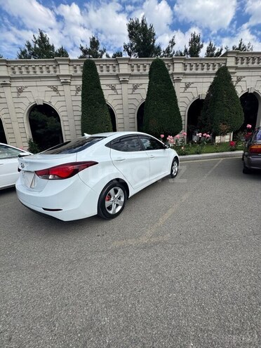 Hyundai Elantra-13