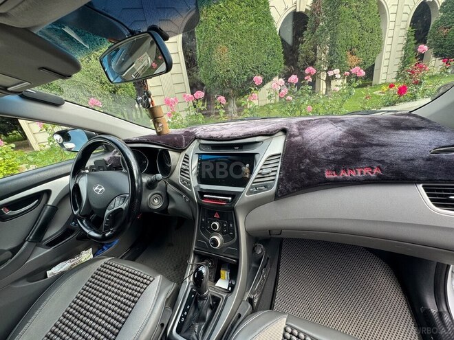Hyundai Elantra-15