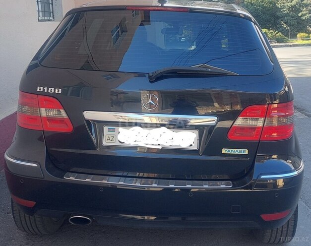 Mercedes B 180-2