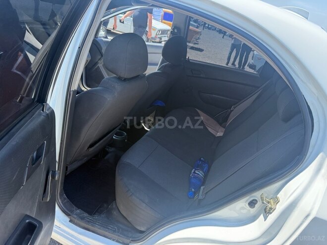 Chevrolet Aveo-13