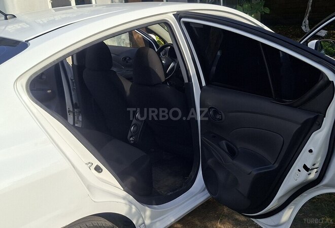 Nissan Sunny-11