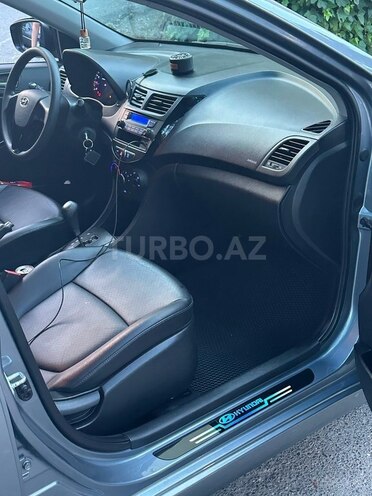 Hyundai Accent-6