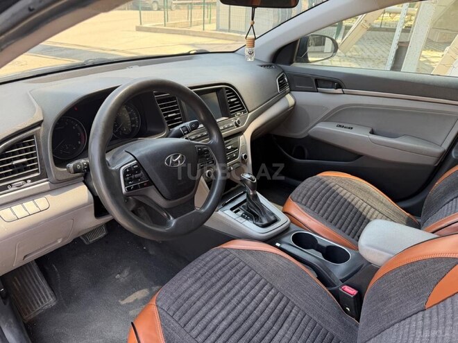 Hyundai Elantra-5