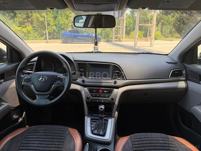 Hyundai Elantra-6