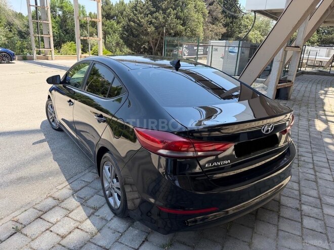 Hyundai Elantra-3