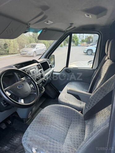 Ford Transit-4