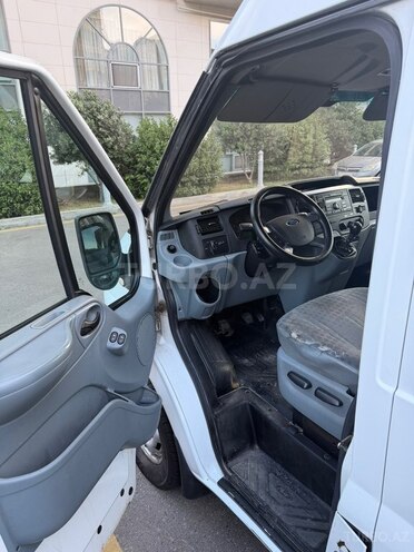 Ford Transit-7