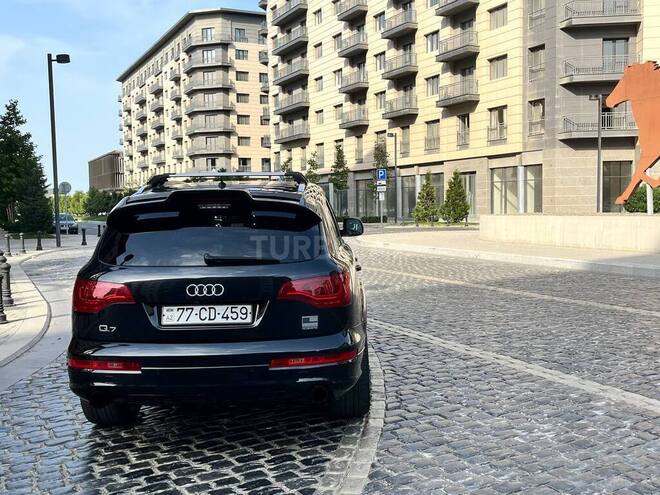 Audi Q7-5