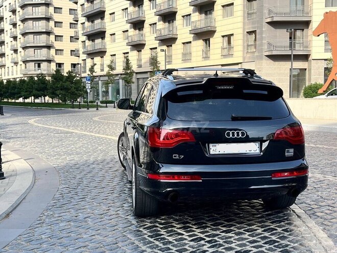 Audi Q7-6