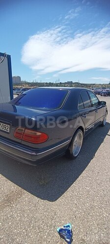 Mercedes E 230-2