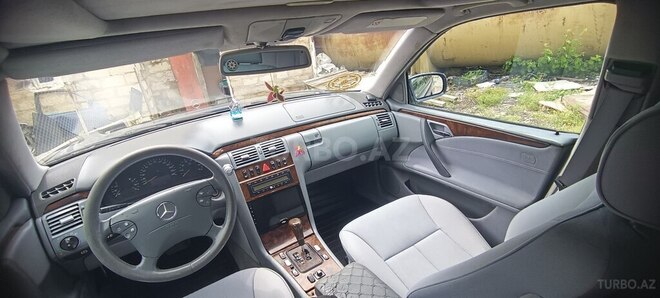 Mercedes E 230-8