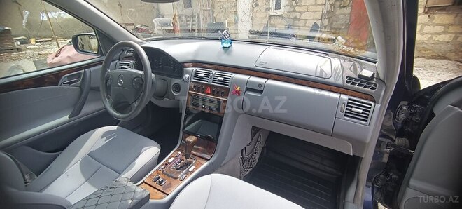 Mercedes E 230-7