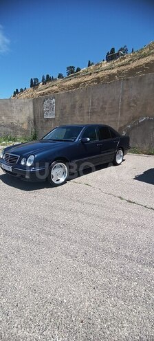 Mercedes E 230-5