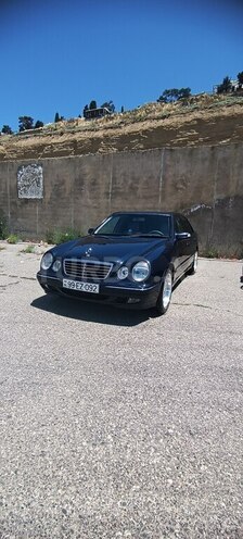 Mercedes E 230-1