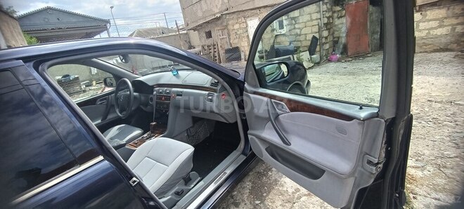Mercedes E 230-10