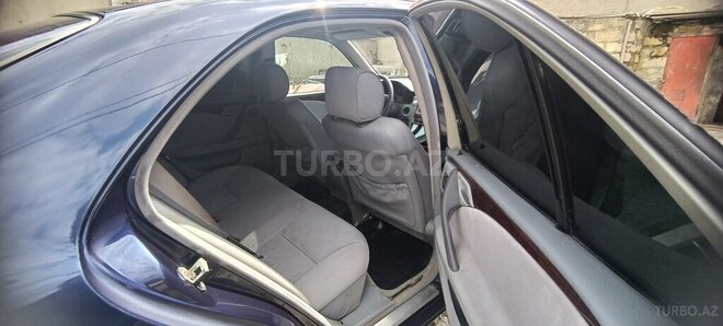 Mercedes E 230-9