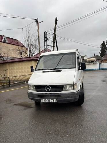 Mercedes 208 D-1