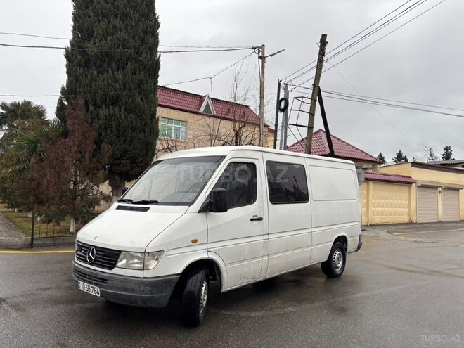 Mercedes 208 D-3