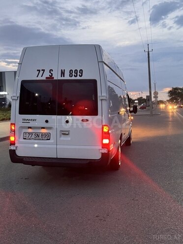 Ford Transit-10