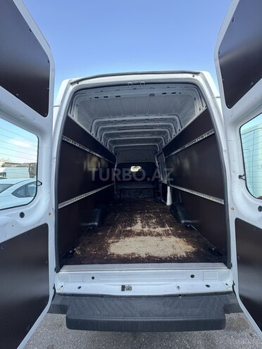 Ford Transit-13