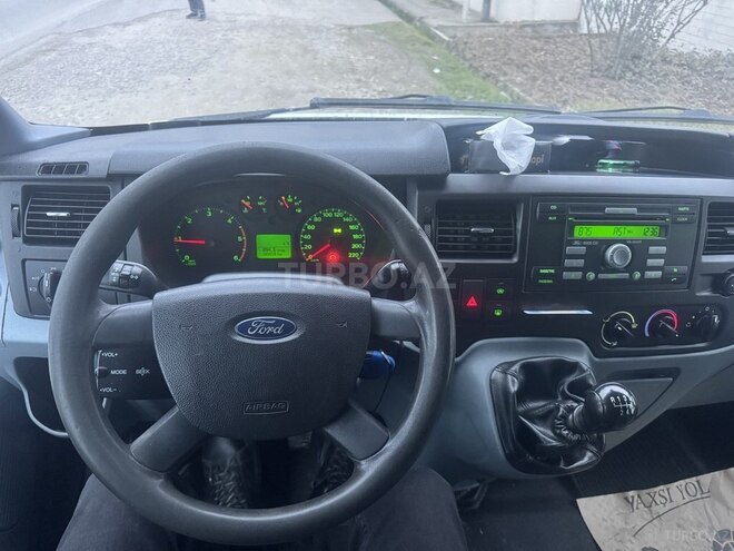 Ford Transit-16