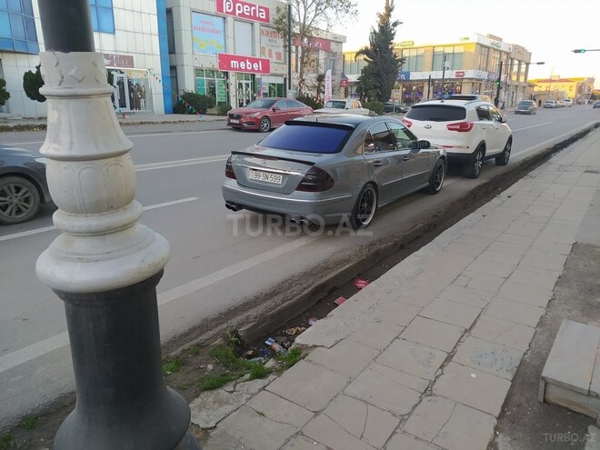 Mercedes E 270-11