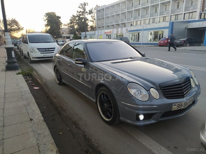 Mercedes E 270-2