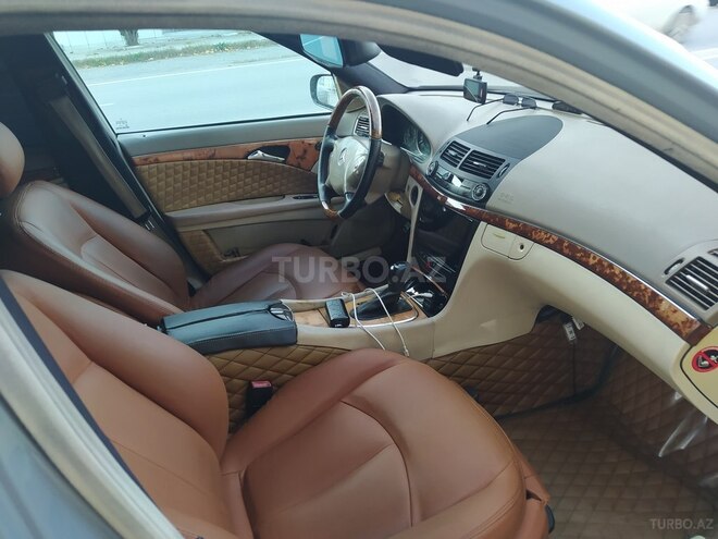 Mercedes E 270-3