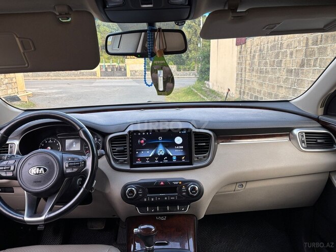 Kia Sorento-8