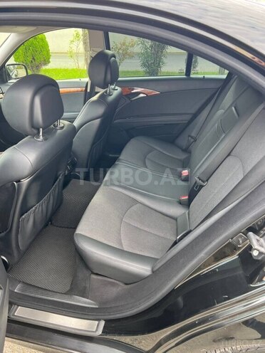 Mercedes E 220-11