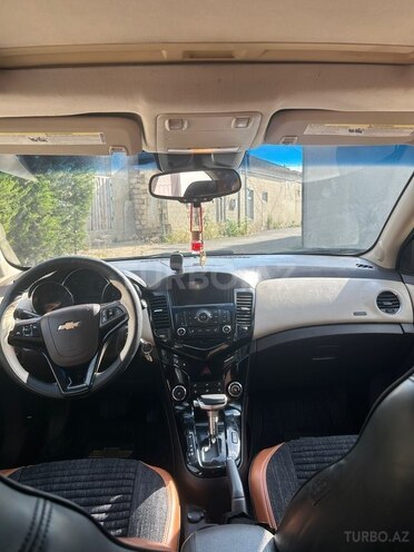 Chevrolet Cruze-12
